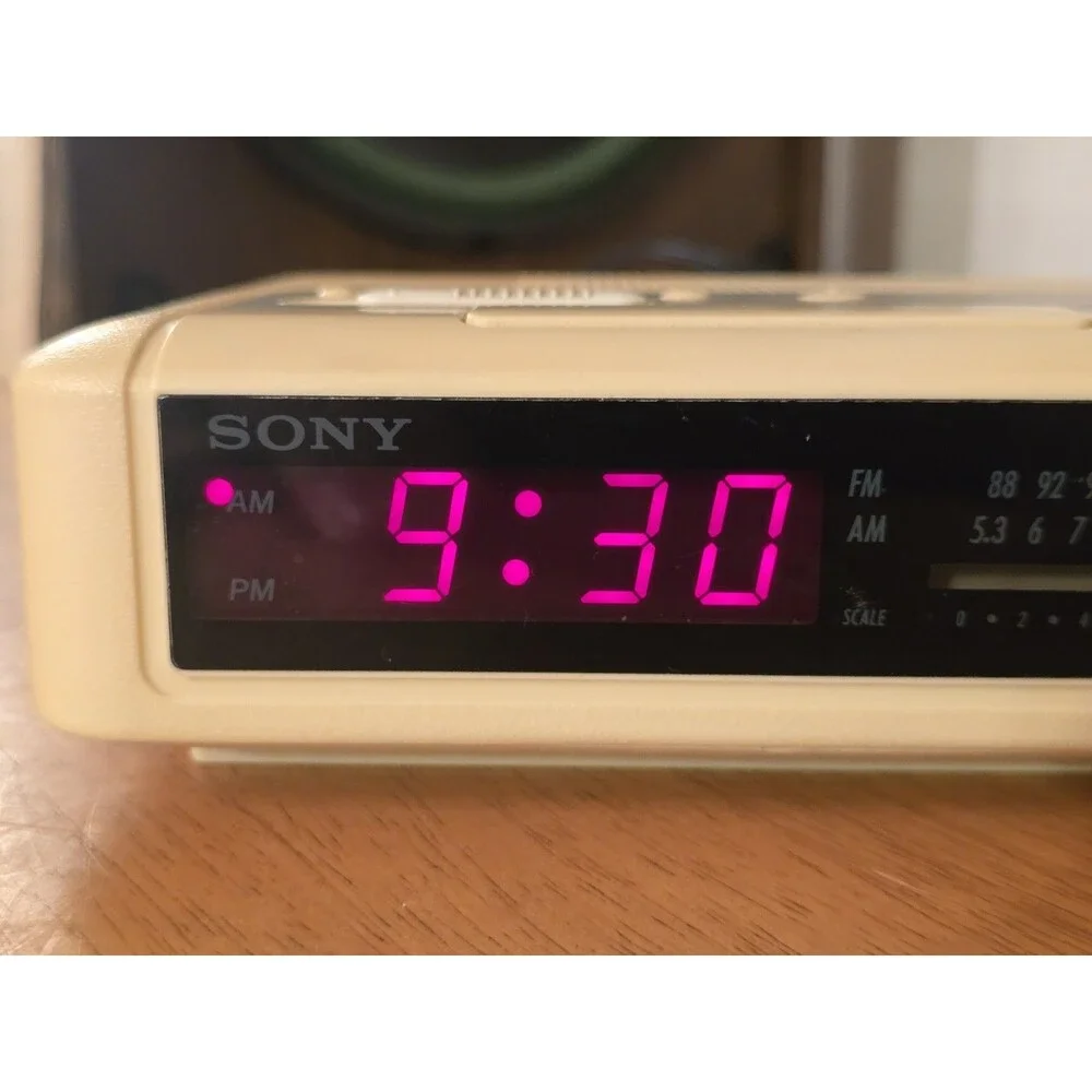 Vintage Sony Dream Machine ICF-C240 AM/FM Clock Radio Pink LED Cream Tested